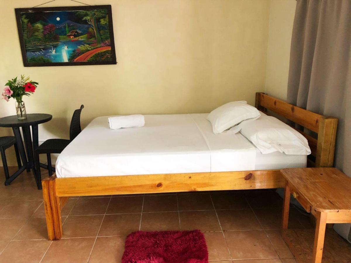 Sunshine Hotel Little Corn Island Buitenkant foto