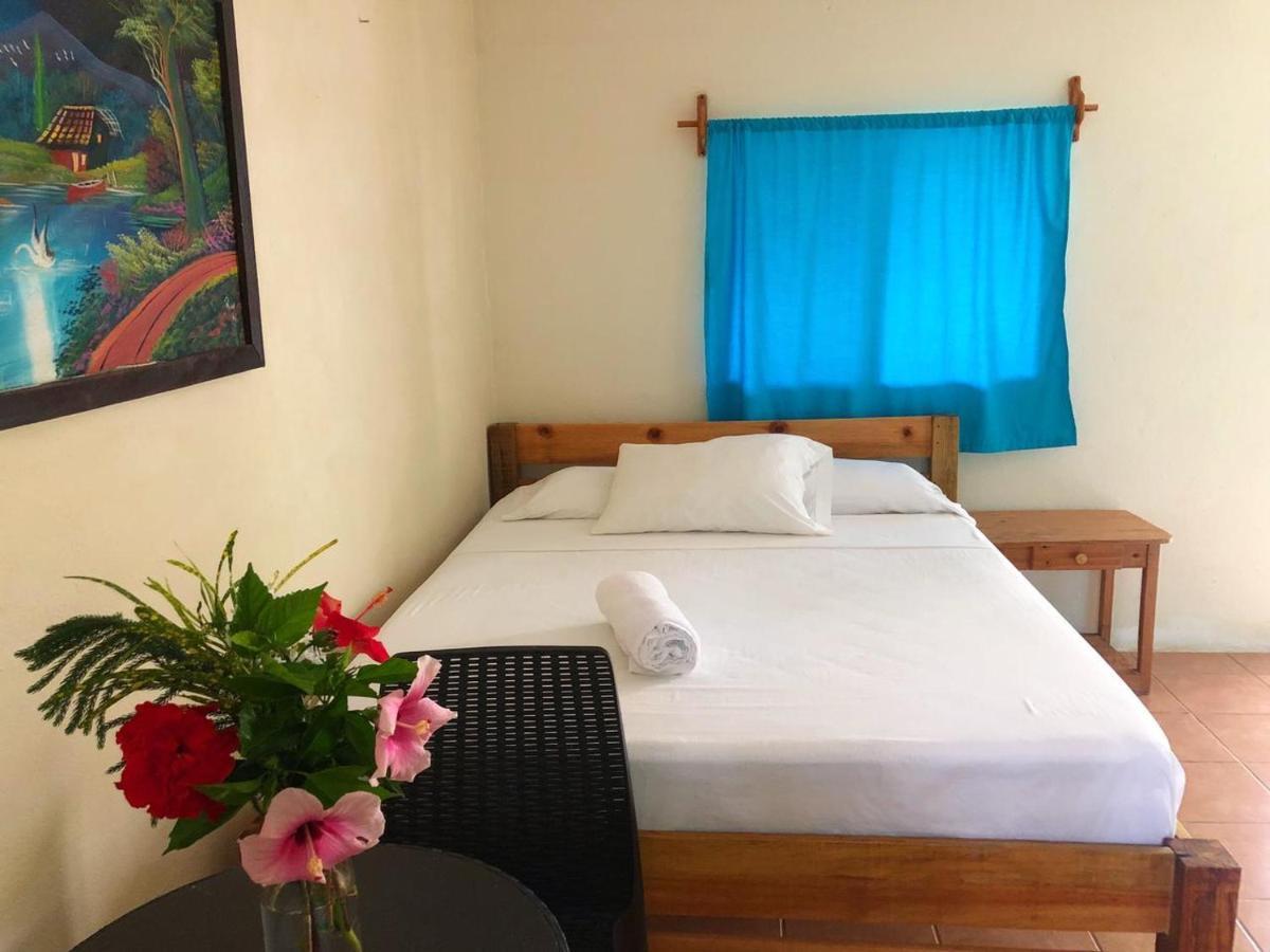 Sunshine Hotel Little Corn Island Buitenkant foto