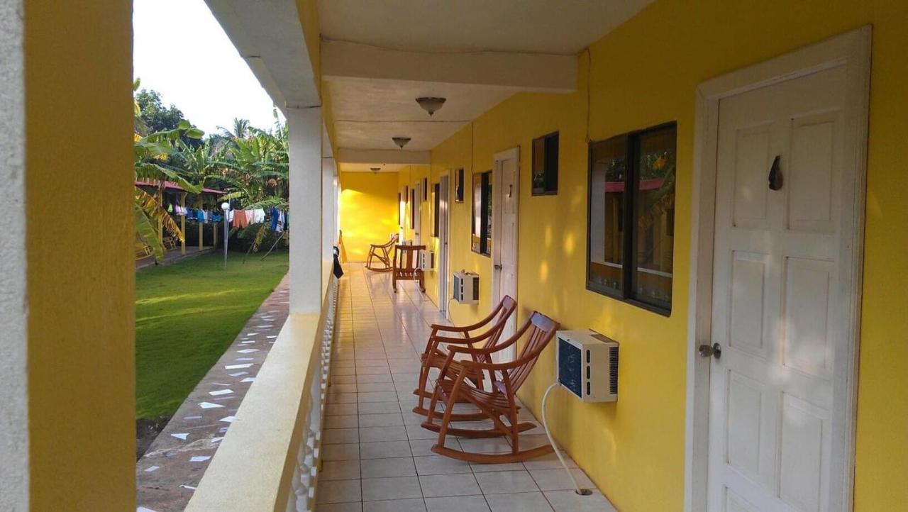 Sunshine Hotel Little Corn Island Buitenkant foto