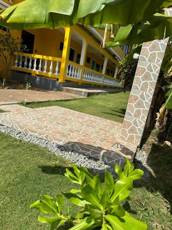 Sunshine Hotel Little Corn Island Buitenkant foto
